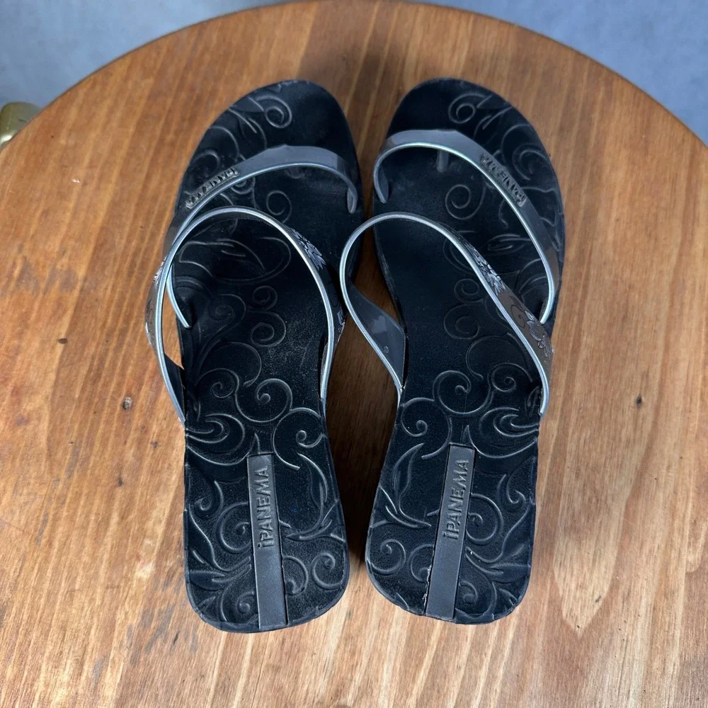 Ipanema Wedge Sandals Women Size 8 Black Silver Floral Platform Flip Flops Good